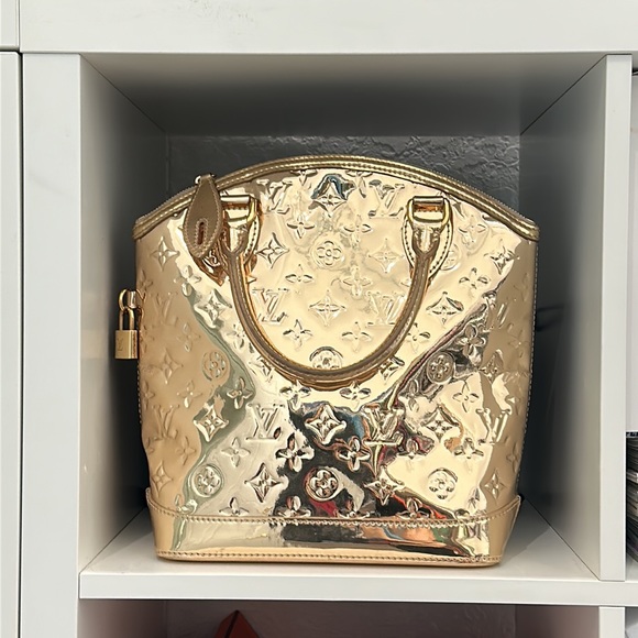 Louis Vuitton Limited Edition Gold Monogram Miroir Lockit Bag 2006 Marc Jacobs - Picture 9 of 17